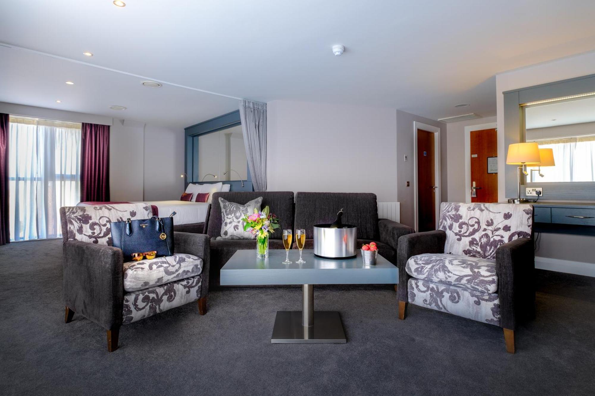 Claregalway Hotel Екстериор снимка